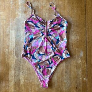 L Space Roxanne One Piece Swimsuit in Sundazed Floral!